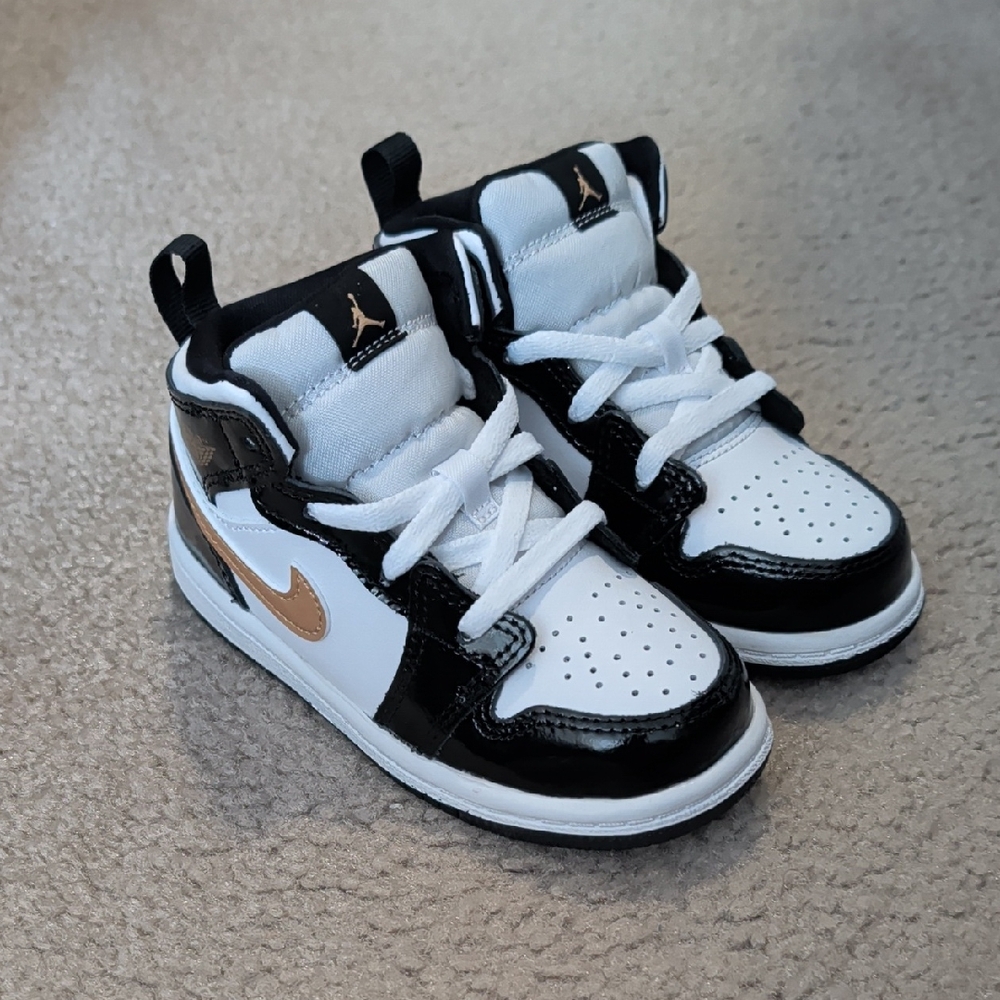 Jordan 1 Toddler Mid SE (TD) Sneakers in Black/Metallic Gold White